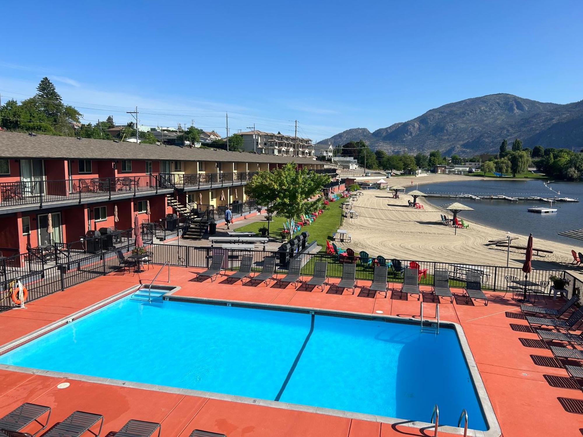 Safari Beach Resort Osoyoos Exterior photo