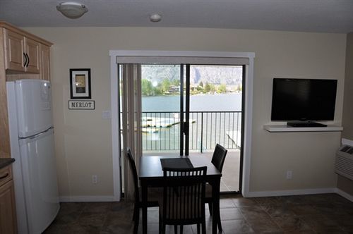 Safari Beach Resort Osoyoos Exterior photo