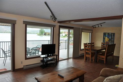 Safari Beach Resort Osoyoos Exterior photo